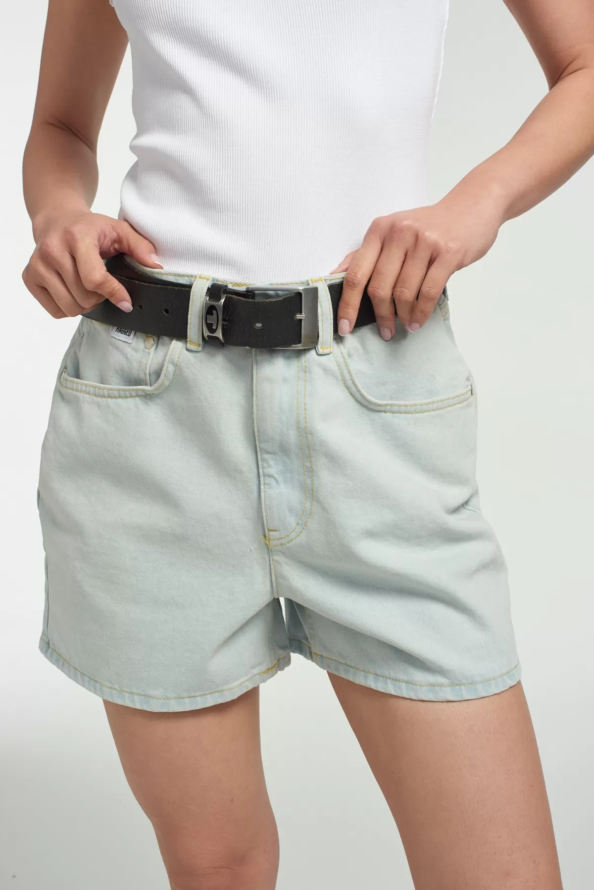 Store The Ragged Priest Mom Short Stonewash